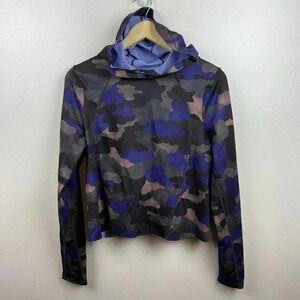Athleta Pinnacle Hoodie Size Small Purple Camouflage Cropped Long Sleeve Active